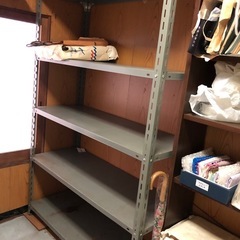 スチール製の棚