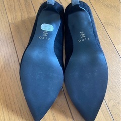 EIZO　スエード　ヒールパンプスの画像