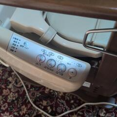 TOTO ポータブルウォッシュレットトイレの画像