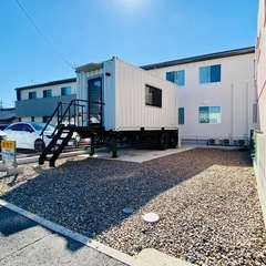 【平面駐車場付】おしゃれトレーラーハウス　新規テナント募集　店舗...