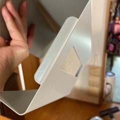 食器棚に吊り下げて使うティッシュケースの画像
