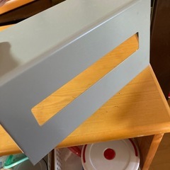 食器棚に吊り下げて使うティッシュケースの画像