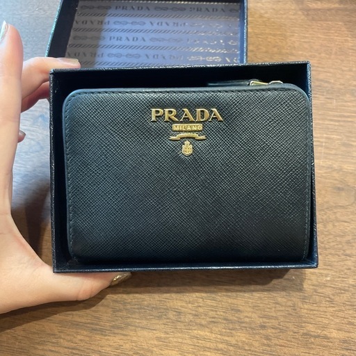 PRADA　財布