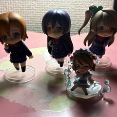 ラブライブ関係の小さいフィギュアやアクスタを譲ってください。