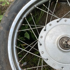 郵政カブのフロントホイールの画像