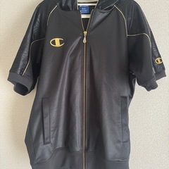 【受け渡し者決定】
チャンピオン　　半袖パーカー