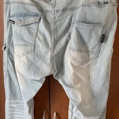 カーゴパンツの画像