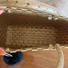 ユナイテッドアローズ　バスケットバッグ　ファーチャーム付　ゴールドの画像