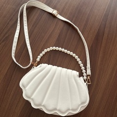 貝殻デザインのパールストラップショルダーバッグ