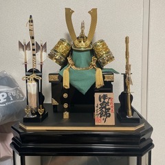 日本の武士の鎧と兜の飾りの画像