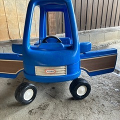 乗用おもちゃの車の画像