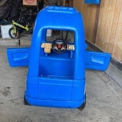 乗用おもちゃの車の画像
