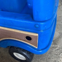 乗用おもちゃの車の画像