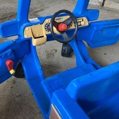 乗用おもちゃの車の画像