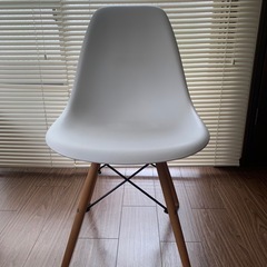 シェルチェア　リプロダクト　イームズ
の画像