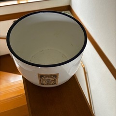 アンティークホーロー容器インテリア　の画像