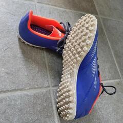 adidas　アディダス　サッカー　トレーニングシューズの画像