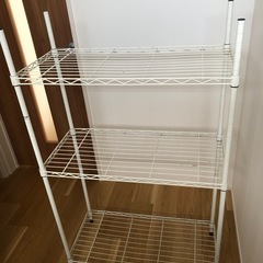 メタルラック白(値下げ可)縦35㎝横75㎝高さ125㎝の画像