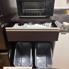 ゴミ箱、棚の画像