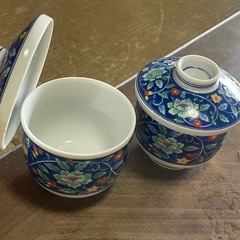 食器　たくさんの画像