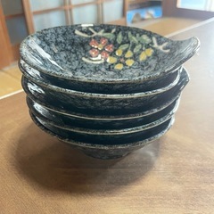 食器　たくさんの画像