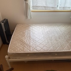 西洋風パイプベッド　セミダブルマットレス付きの画像
