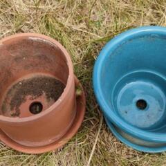植木鉢/陶器/2個で150円/基本、引き取り限定でお願いします！の画像