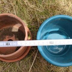植木鉢/陶器/2個で150円/基本、引き取り限定でお願いします！の画像