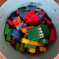 LEGOデュプロ（IKEAの蓋つきバケツ入り）