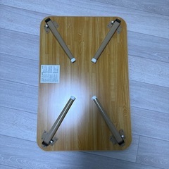 折りたたみテーブルの画像
