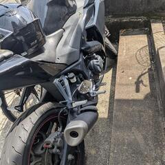 バイクとヘルメットの画像