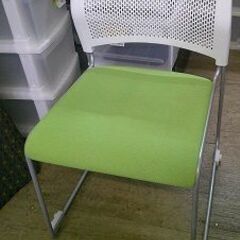 ID:60646674　スタッキングチェア　※座面シミ有り