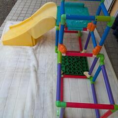 室内滑り台　ジャングルジム　遊具の画像