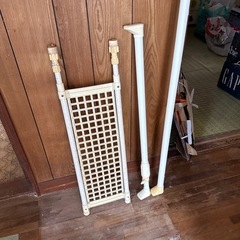 突っ張り棒と突っ張り棚の画像
