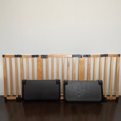 格安　人気の木製調整可能ベビーゲート　日本育児