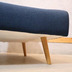 IDEE(イデー)のAOSOFA(アーオソファ)1シーターです。低めのフォルムで床に座る感覚に近づけたデザインのモダンなシングルソファ。チャーミングなフォルムと存在感が際立つ１人掛けソファです。の画像