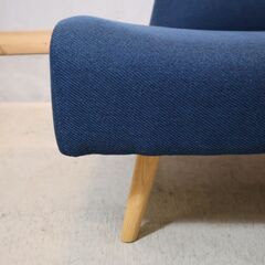 IDEE(イデー)のAOSOFA(アーオソファ)1シーターです。低めのフォルムで床に座る感覚に近づけたデザインのモダンなシングルソファ。チャーミングなフォルムと存在感が際立つ１人掛けソファです。の画像