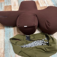 犬用のクッションと抱っこ紐
の画像