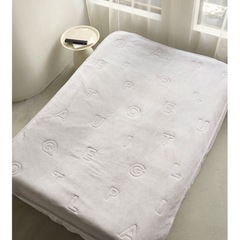 gelato pique
ランダムロゴキルト敷きパッド（セミダブル）