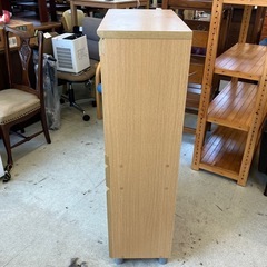 T2507-074 食器棚 脚付き キズ汚れ色あせ有りの画像