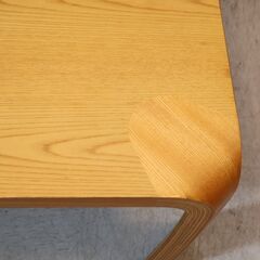 天童木工(TENDO)のロングセラー商品、乾三郎の座卓(板目)です。シンプルなデザインは和室になじみやすく、軽くて移動もしやすいので来客時にも活躍するローテーブルです♪の画像
