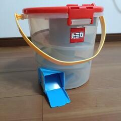 トミカ　でるでるバケツの画像
