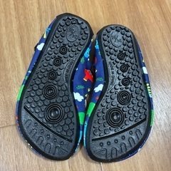 13.5センチ　ベビー　ウォーターシューズ　男の子　恐竜の画像