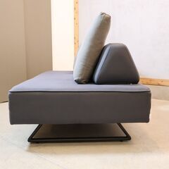 福岡大川の家具メーカーMeuble(モーブル)のリバティⅡ ソファです。 360度どこからでもくつろげる極上の座り心地のローソファ。生活に合わせクッションの位置をフレキシブルに変えられます♪の画像
