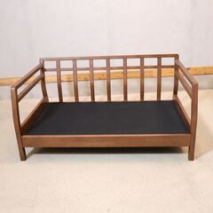 大川の家具メーカーSHIGIYAMA(シギヤマ)のFLOAT Ⅱ(フロートⅡ)2人掛けソファです。天然木を使用した北欧スタイルのラブソファー。後ろから見た縦格子のデザインが魅力の2シーターソファです♪の画像