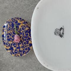 　フローラル　陶器　蓋付き入れ物　の画像