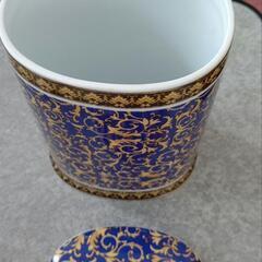 　フローラル　陶器　蓋付き入れ物　の画像