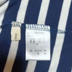 レディース　お洒落着です。後ろのリボンが可愛いカットソー②　前は刺繍入り　３Ｌサイズ　少し長めです。トップス　紺　シマの画像
