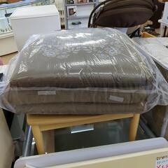 座布団 4枚セット 和柄 花模様  灰色系 在庫2セット 和室 来客用 【こちらは店舗です。浜村鹿野温泉ICから3分 買取本舗 宮本リサイクル 営業時間9～19時 定休日水曜のみ←連絡できませんm(_ _)m】（の画像