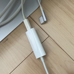 Apple cinema display 27インチ(usb c アダプター付き)の画像